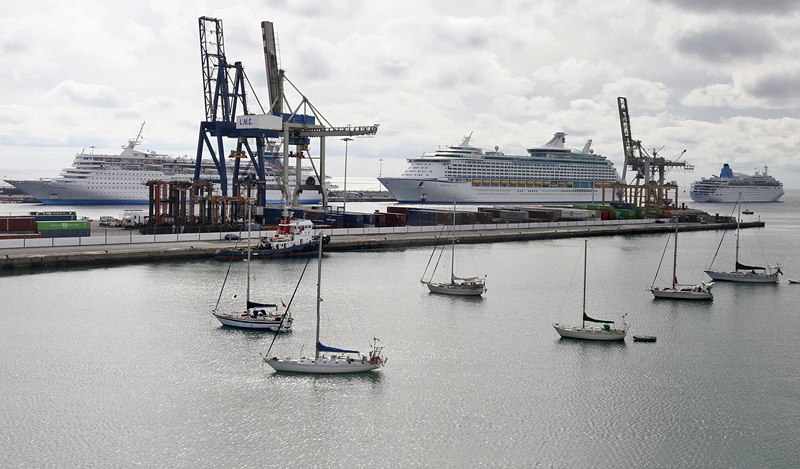 The Port of Arrecife registered 224 stopovers and 422,159 passengers in 2017