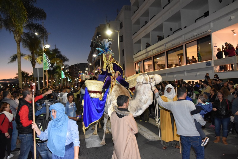 The Three Kings fill the streets of the capital with magic and illusion
