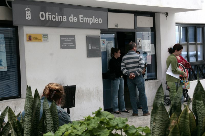 Unemployment falls in the Canary Islands