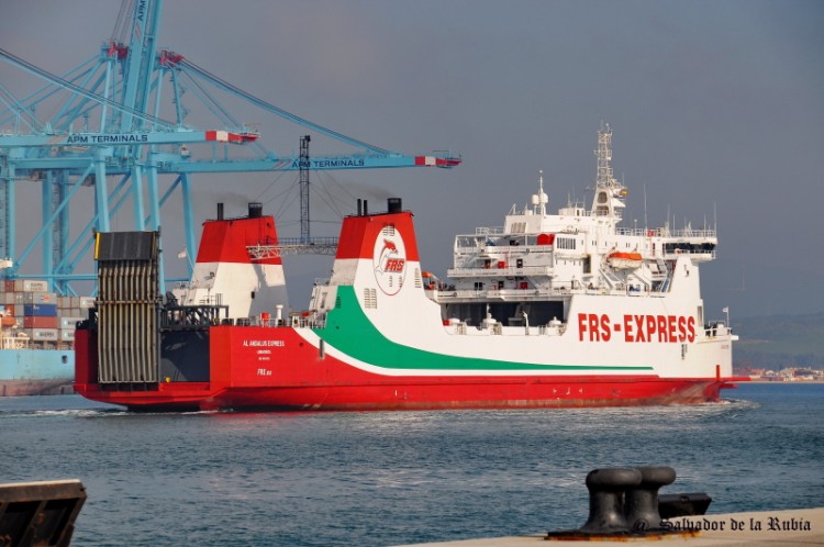 The port of Arrecife gains competitiveness