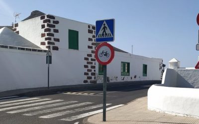 Sign of ‘prohibited bicycles’ on the rise of Femés