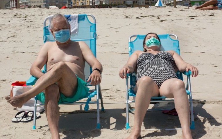Can you sunbathe without a mask?