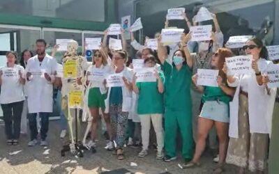Doctors call off the strike days before the elections